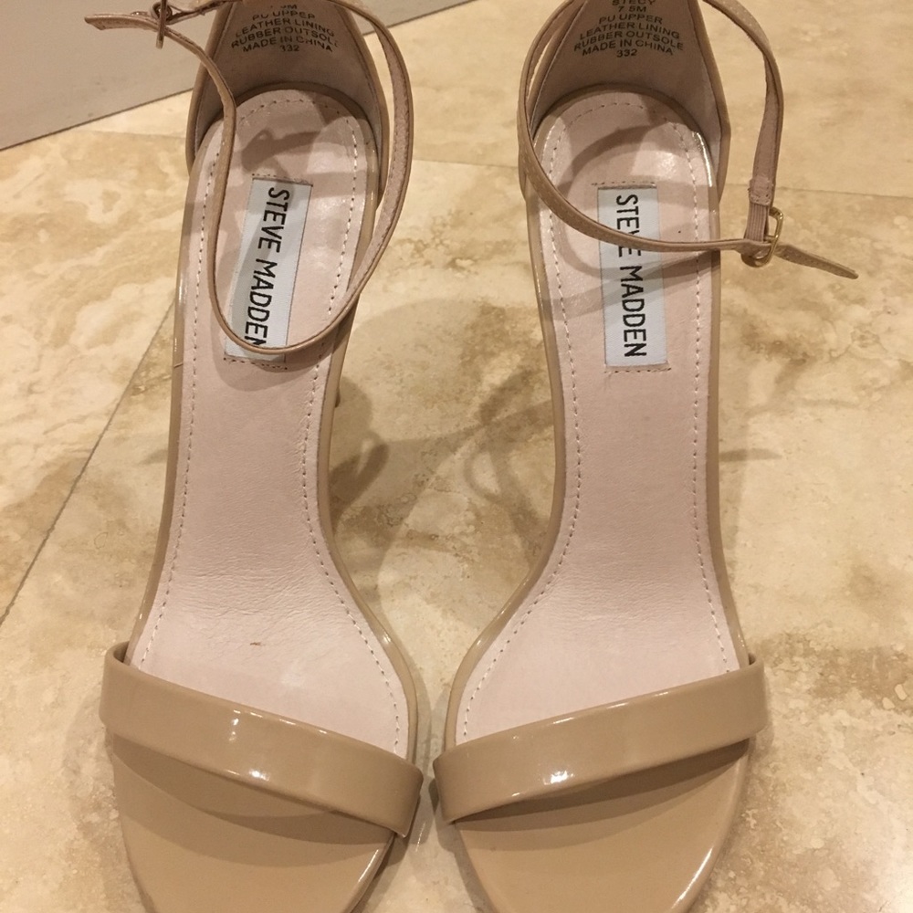Steve Madden High Sandal Ankle Strap shoe 7.5